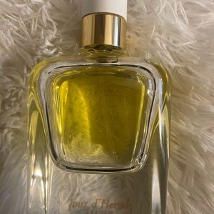 Jour D’ Hermès Absolu a beautiful fragrance. 🌸